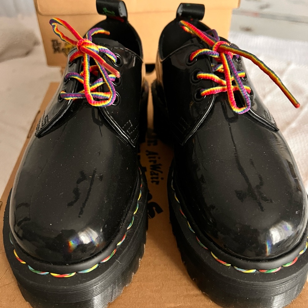 Dr. Martens Rainbow Quad
